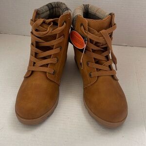 New Lugz size.9 Wedge Ankle Boots